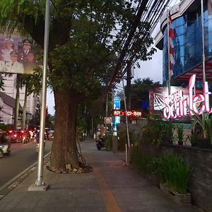 Scarlet Dago Hotel